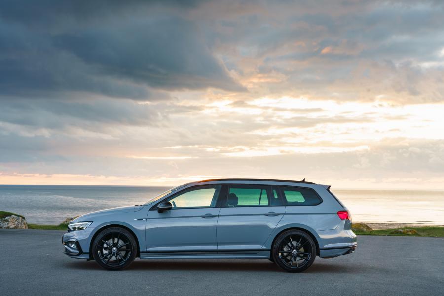  Volkswagen Passat Estate R-Line Edition (B8) 2019 года  (UK) (фото 21 из 31)